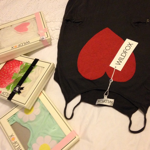 ⭐️NEW⭐️Wildfox 'Heartland' Jumper in Dirty Black! - Picture 3 of 4