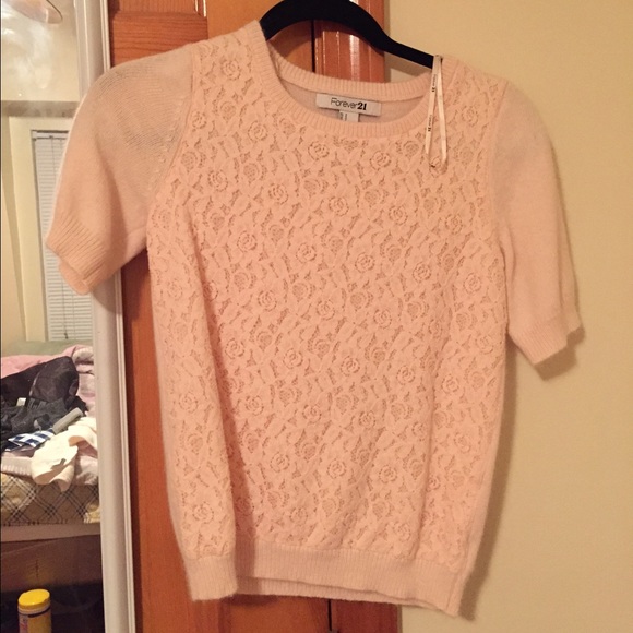 Short sleeve sweater