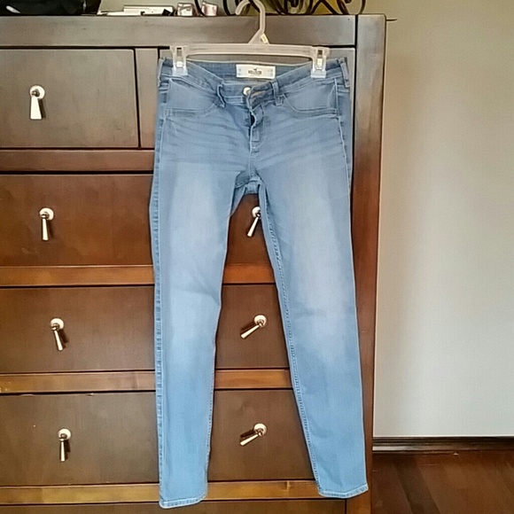 ON HOLD Size 7 straight leg Hollister jeans