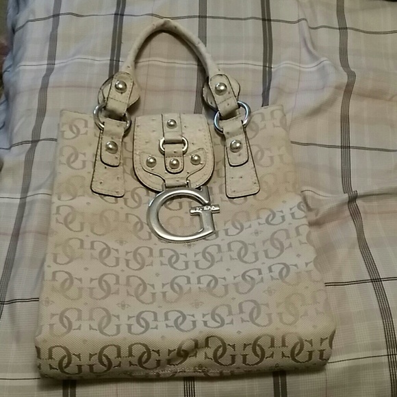 A Guess purse