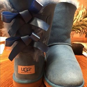 Blue Ugg Bailey Bow size youth 5 fits woman 7!