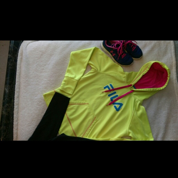 !!!SOLD In bundle !!! FILA hoodie - Picture 3 of 3