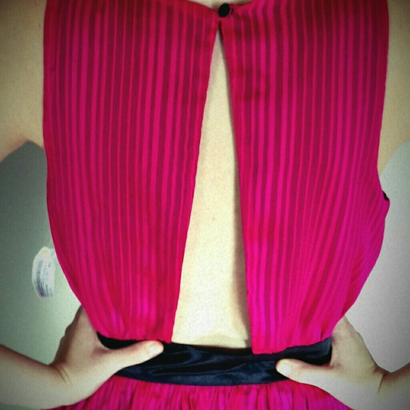 SOLD pink and black top - Picture 3 of 4