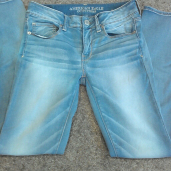 HOLD....AE light blue wash skinny super super stre