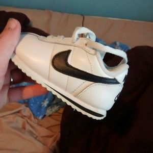 Baby nikes !
