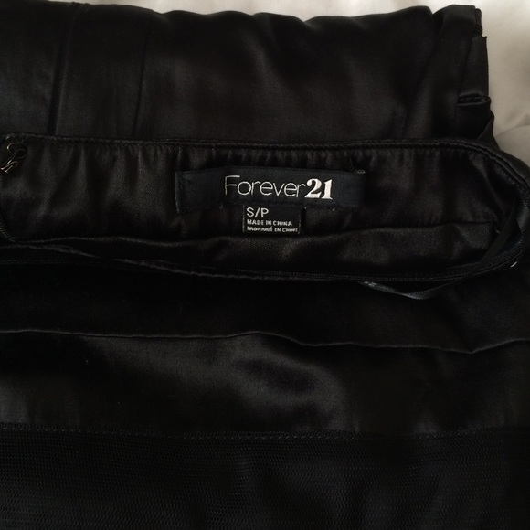 Small Ruffled Bodycon Forever 21 - Picture 3 of 3