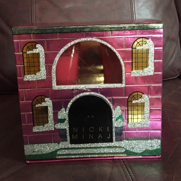 Nicki Minaj perfume box - Picture 1 of 3