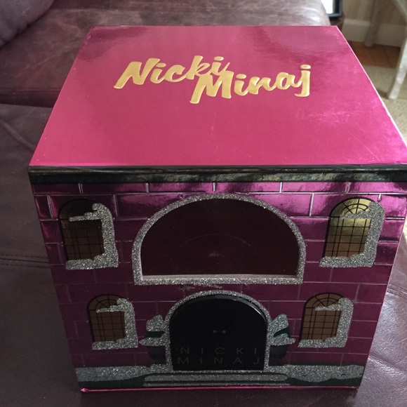 Nicki Minaj perfume box - Picture 3 of 3