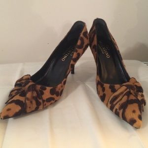 Valentino cheetah heels size 40 EU / 9.5 US