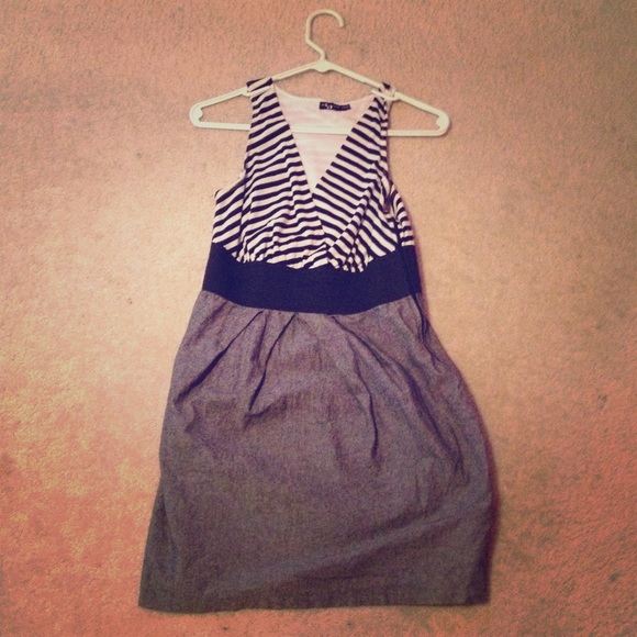 Black an white striped dress with a grey - Picture 1 of 1
