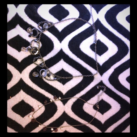 **2 necklaces**