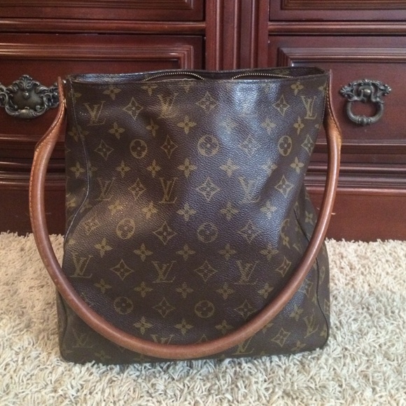 Authentic Louis Vuitton Looping GM shoulder bag
