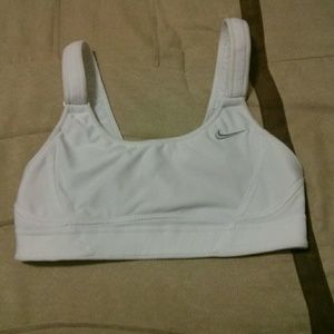XS white Nike Swift U-Back sports bra