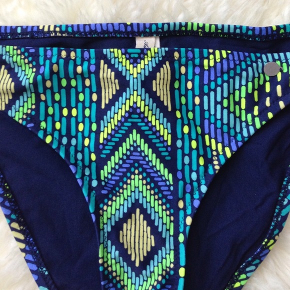 AE Navajo/ Aztec Print Bikini Bottom🌴 - Picture 3 of 4