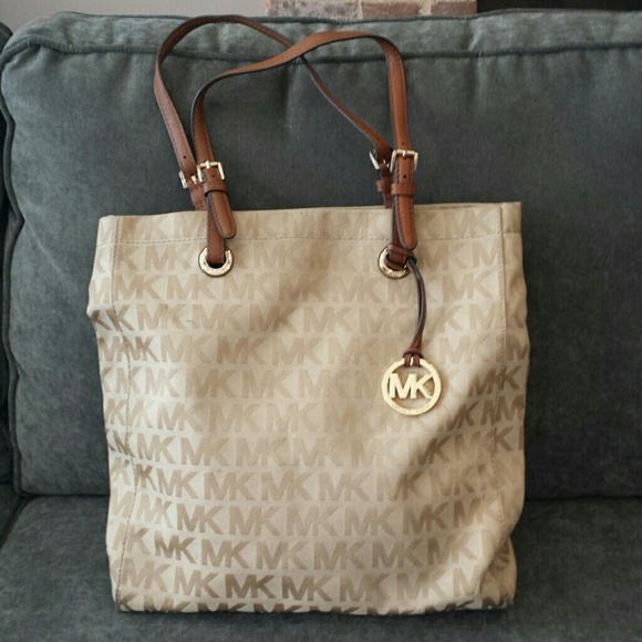 Michael Kors tote - Picture 1 of 3