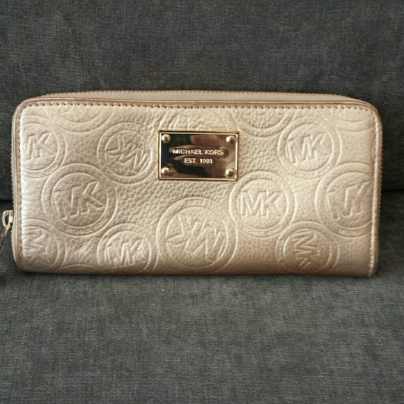 Michael Kors wallet - Picture 1 of 2