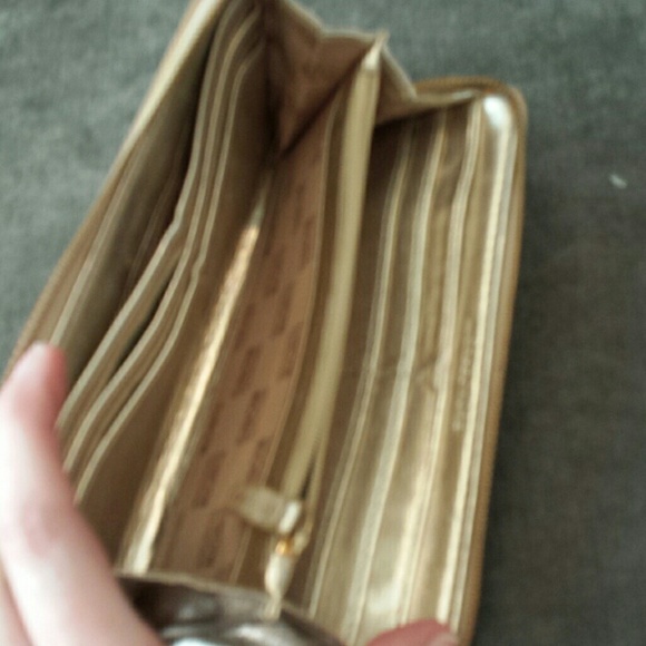 Michael Kors wallet - Picture 2 of 2