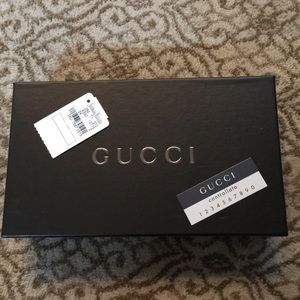 Gucci wallet box Excellent condition