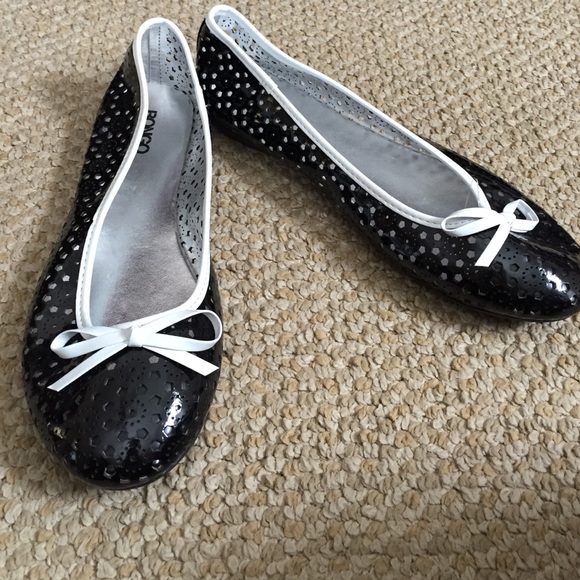Black and white flats