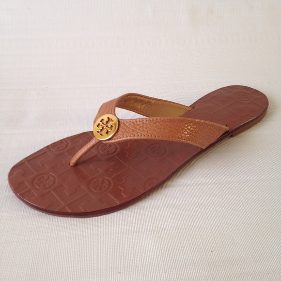 🚫🚫SOLD🚫🚫TORY BURCH "Thora"  New tan/gold logo