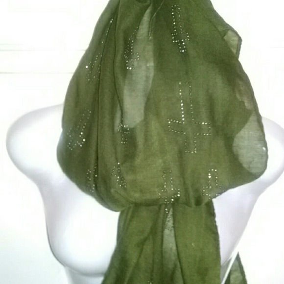 BIG SALE  NWOT.     GORGEOUS. CROSS SHAWL/SCARF