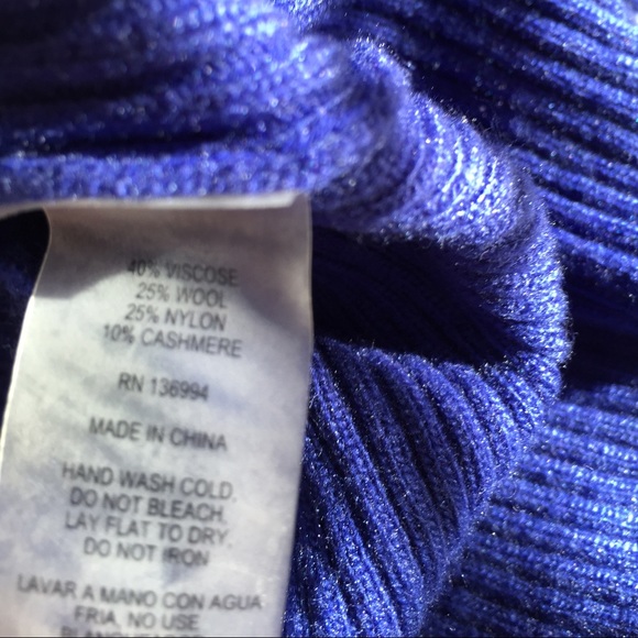 For Jennifer ๐Sioni cowl neck ๐ - Picture 3 of 4