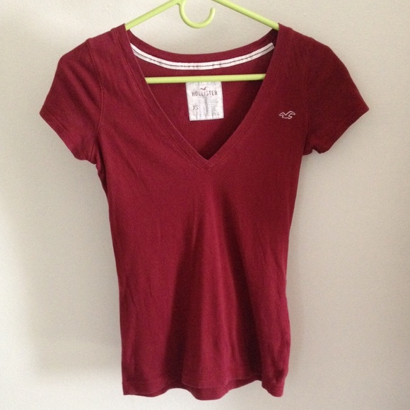 Hollister - Maroon V-neck