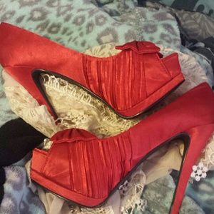 Qupid Red Heels