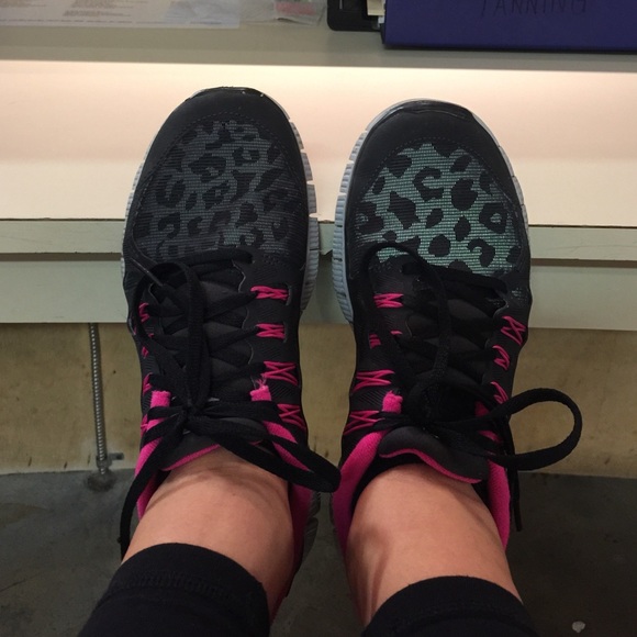 Leopard nikes good condition, slight wear