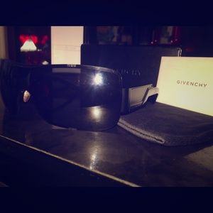 😎Givenchy sunglasses😎