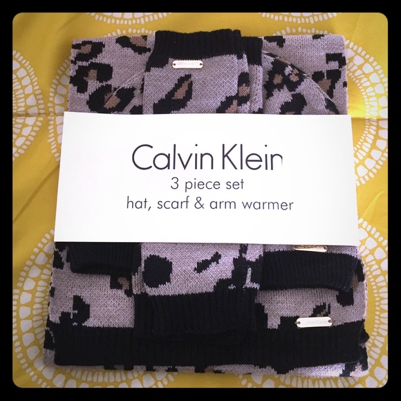 🆕🆙 Calvin Klein 3 piece set!