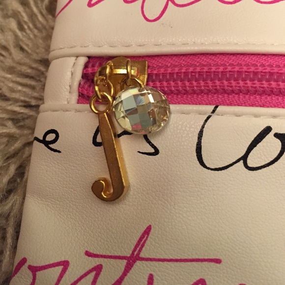 NEW Juicy Couture Wristlet - Picture 1 of 4