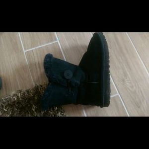 Black Ugg boots