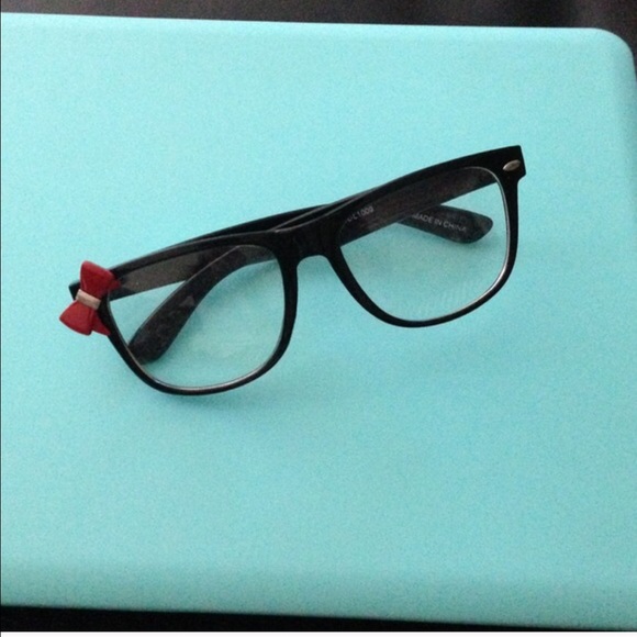 Nerd glasses with red bow