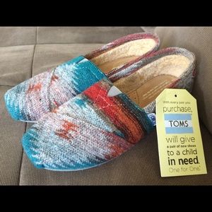 NWT Toms