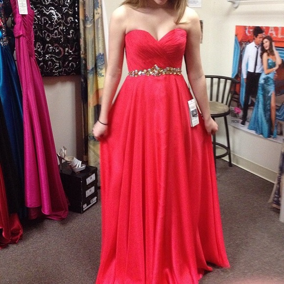 Prom dress - Picture 1 of 2