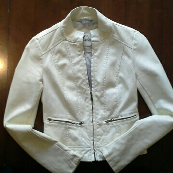 Beautiful!  Guess white jacket