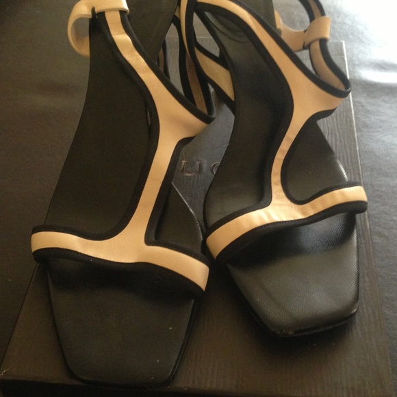 💥FLASH SALE AUTHENTIC GUCCI SANDALS💥 - Picture 2 of 4