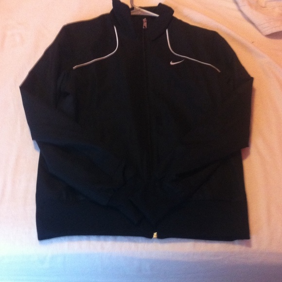 Nike running jacket⭐️