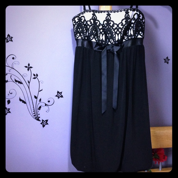 JESSICA McCLINTOCK - Formal Black & White Dress