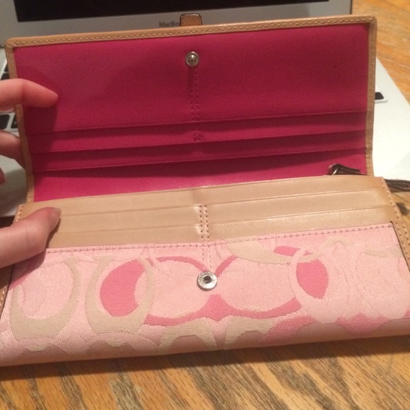 Authentic pink coach wallet ❤️ - Picture 2 of 4