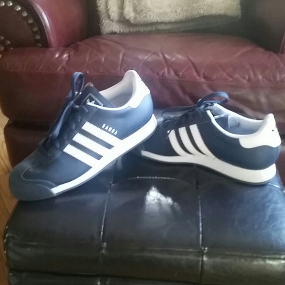 Adidas boys size 6.5/women's 8-8.5