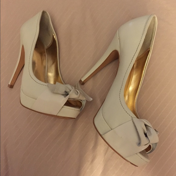 Nude tiefront heel