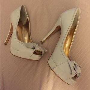 Nude tiefront heel