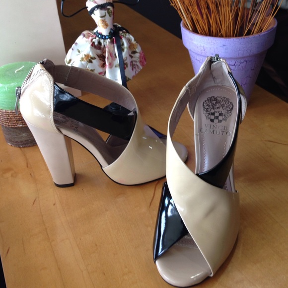 Thick heels beige and black