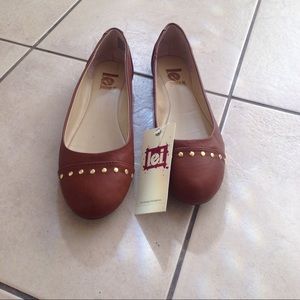 l.e.i flats
