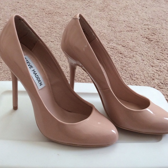 Steve Madden Nude Pumps. Size 5.5.