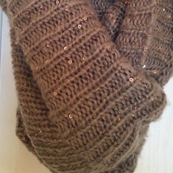 H&M Infinity Scarf - Picture 2 of 3