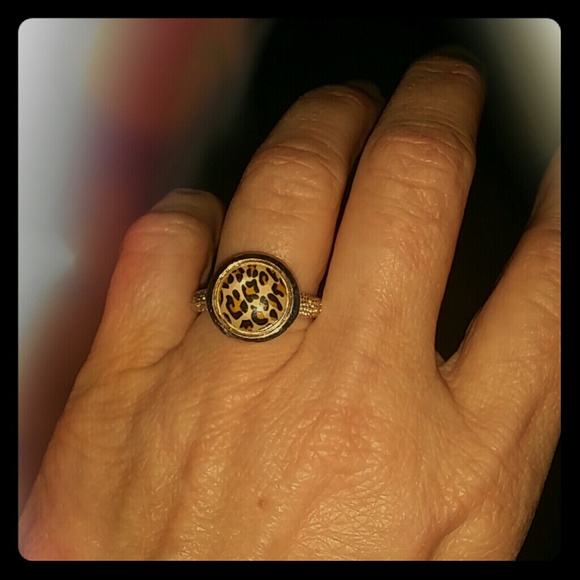 * NEW* leopard ring.....costume jewelry