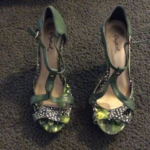 Green Forrest pea cock heels